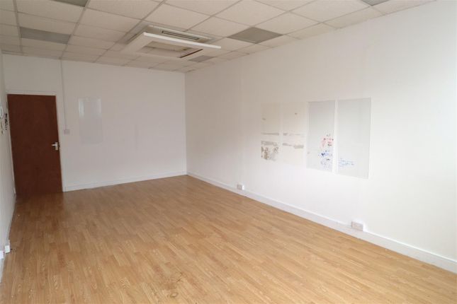 Office to let in St. Albans Lane, London
