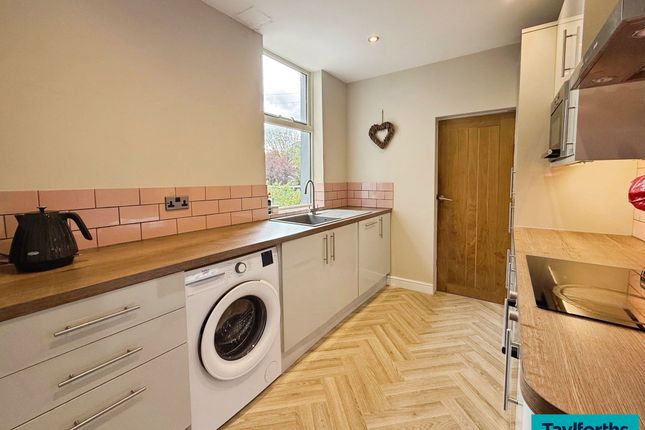 32 Red Lion Street, Barnoldswick photo 4