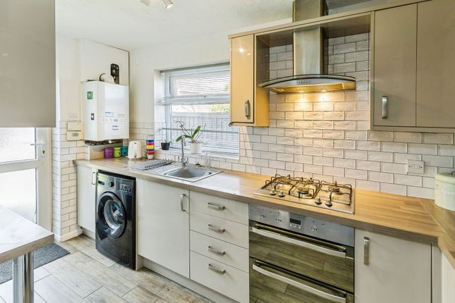 2, Birchwood Close, Wrexham photo 4