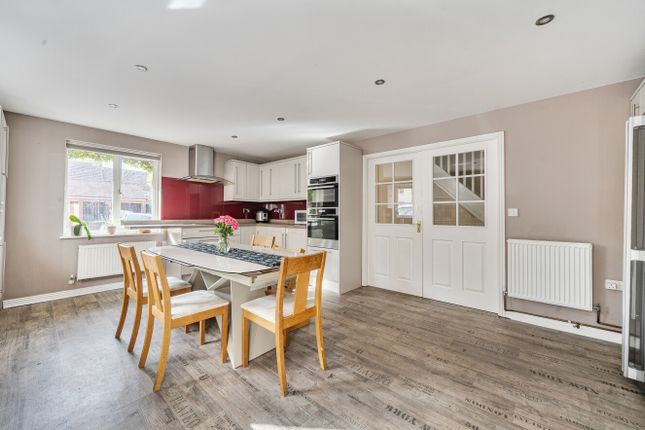 30, Kingfisher Grove, Reading photo 3