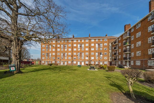 Flat 31, Penfold Court
Laburnum Road, Mitcham photo 2