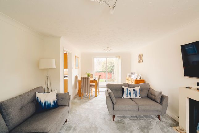 27 Aintree Drive, Bristol photo 2