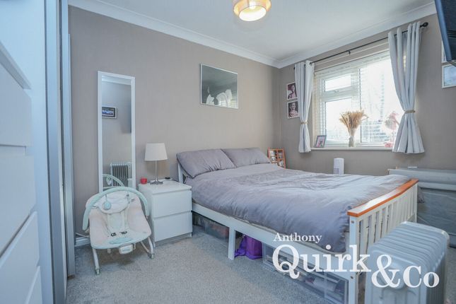 Flat Flat 12, Waterside Mead, Elsinor Avenue, Canvey Island photo 3