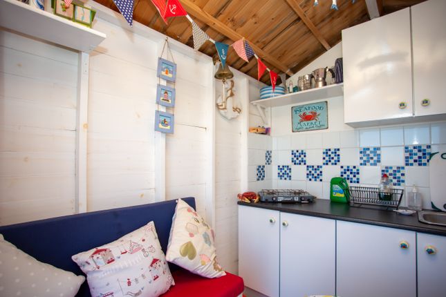 Beach Hut 703, Cliff Road, Felixstowe photo 4