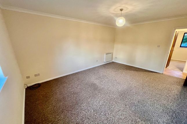 Flat Flat 9, Checketts Court, Droitwich Road, Worcester photo 5