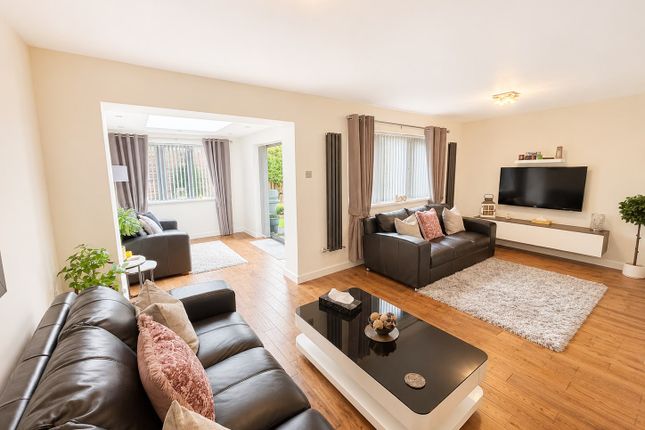 7, Mossy Bank Close, Bradford photo 4