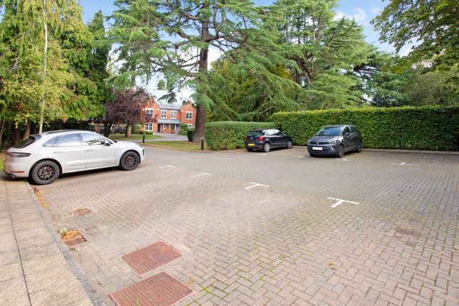 Flat for sale in Goldring Way, St. Albans