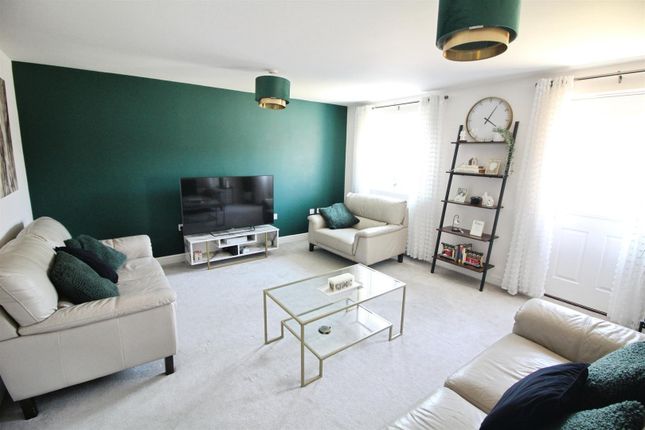 12, Boston Court, Leeds photo 3