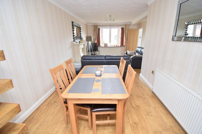 57, Manor Crescent, Wakefield photo 4