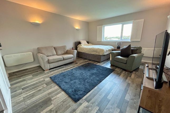 Harwood Court, Heaton Mersey photo 2