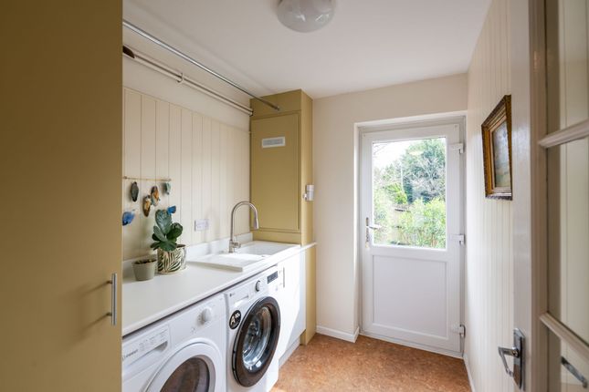 19 Durfold Drive, Reigate photo 4