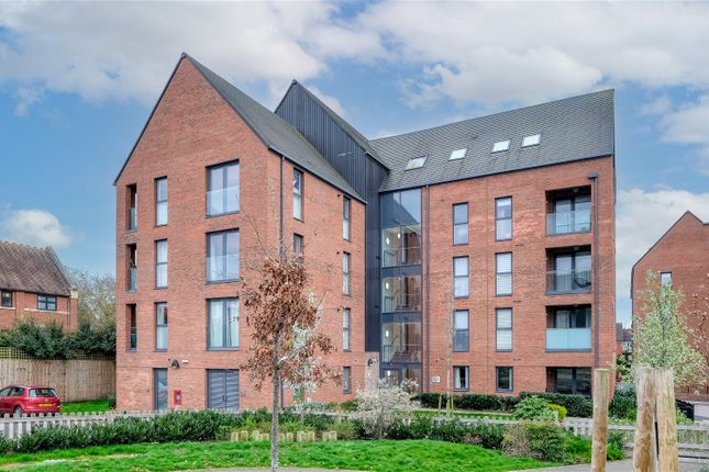 Flat for sale in Gresley Close, Stratford-Upon-Avon