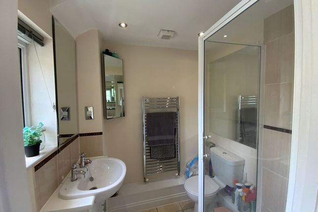 Room 3 2,, Coopers Rise, High Wycombe photo 2