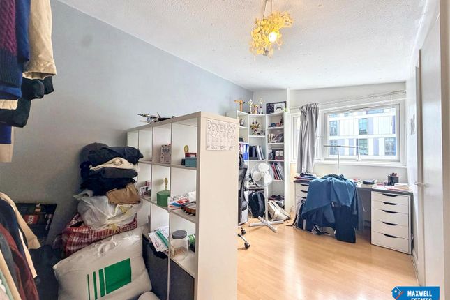 13 Arran Court, Cherry Close, London photo 4