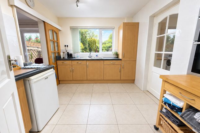181, Grange Drive, Swindon photo 3