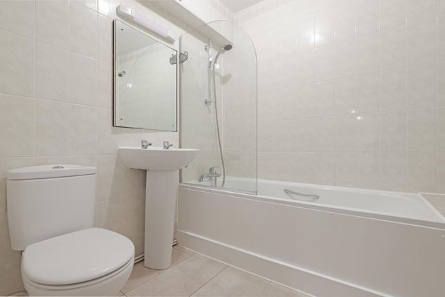 Flat for sale in High Road, Buckhurst Hill