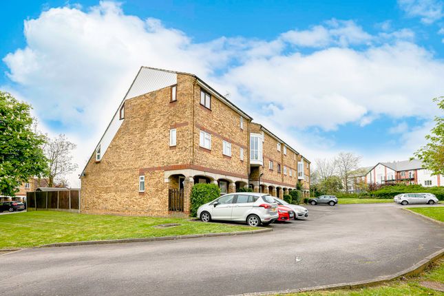 Thumbnail Flat for sale in Charleston Court, Pitsea, Basildon