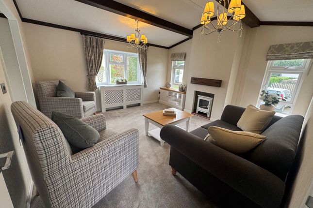 39a Warren Park, Portsmouth Road, Godalming photo 3