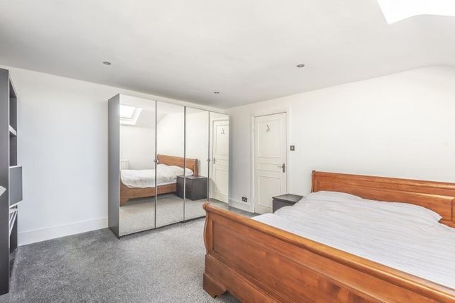 1st/2nd Floor Flat, 15, Adams Row, London photo 3
