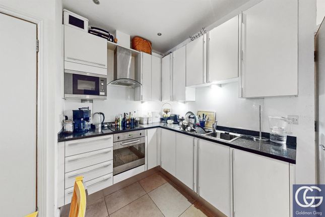 Thumbnail Flat to rent in Cannon Street Road, London