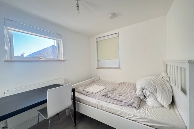 346, Regents Park Road, London photo 2