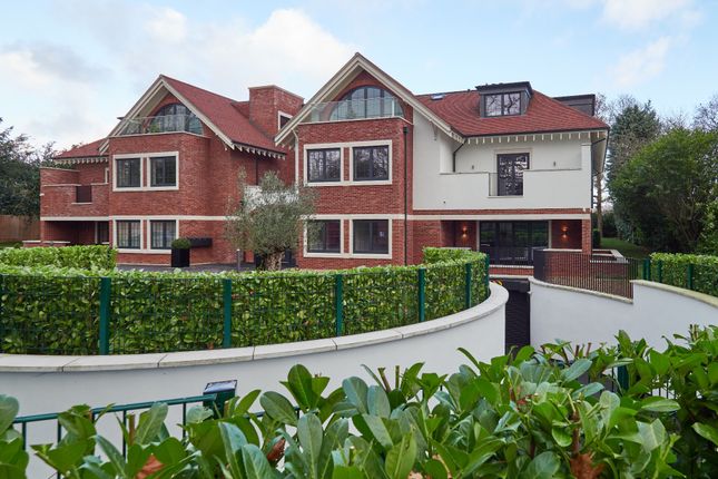 Thumbnail Flat to rent in Penn Road, Beaconsfield