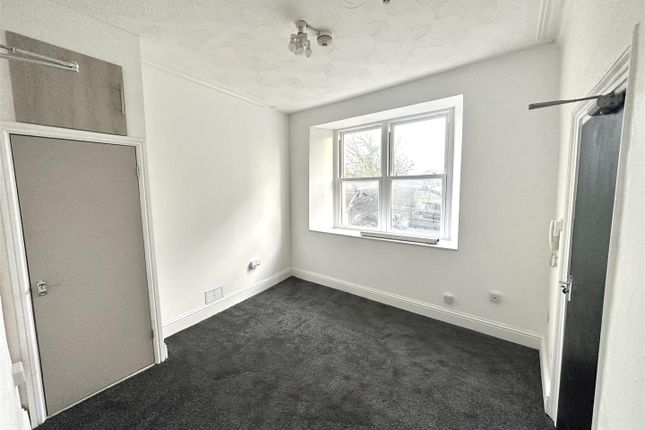 Flat 1, 7, Picton Road, Milford Haven photo 2