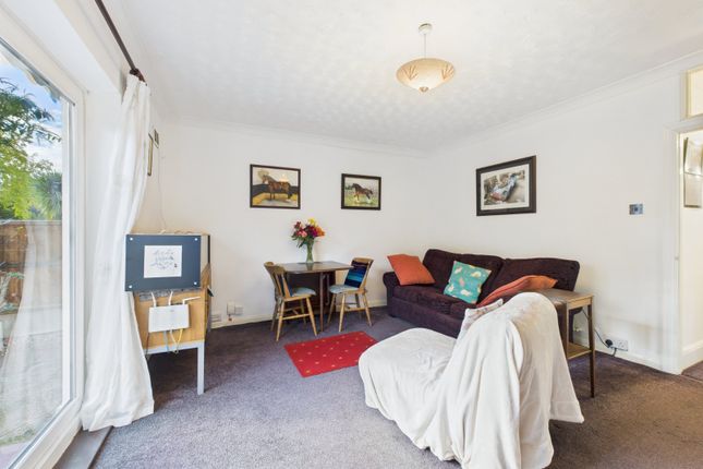 Flat 2, 44, Elmhurst Road, Berkshire photo 3