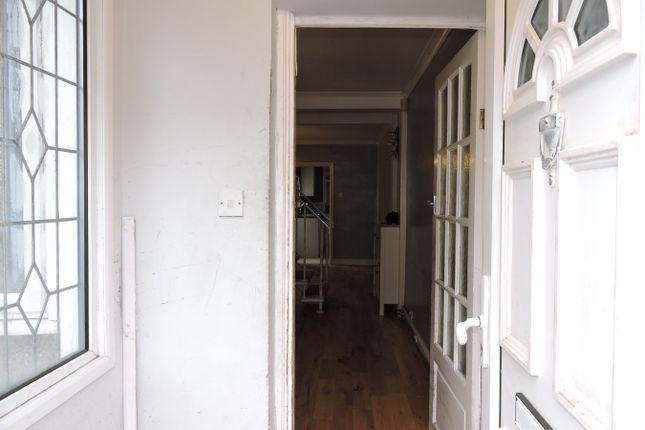 37, Cecil Road, Cheshunt photo 2