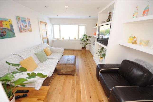 3, Fourlands Gardens, Bradford photo 5
