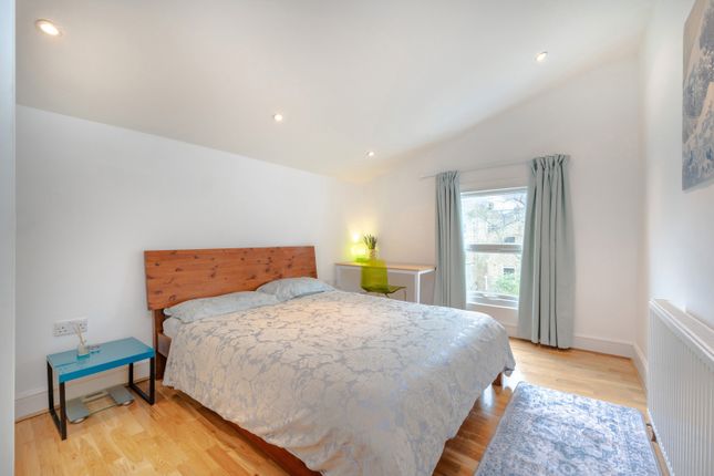 Flat for sale in Pyrland Road, Newington Green