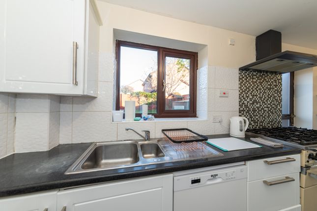 Detached house to rent in Bancroft Place, Reading, Berkshire