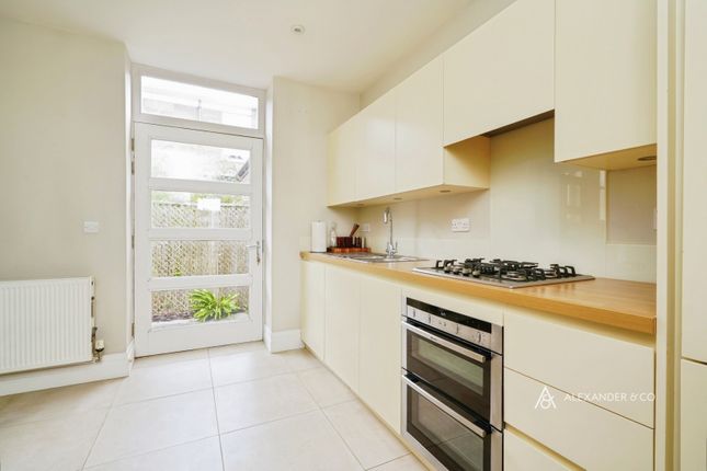 23, Building 20 Orchard Square, Bicester photo 4