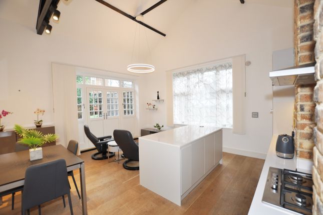 Flat for sale in Stanmore Hill, Stanmore