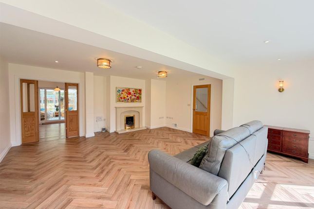 30, Hollies Way, Leicester photo 3
