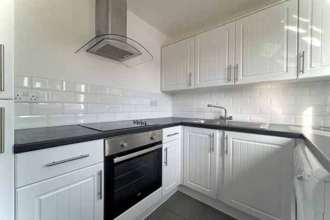 Flat 3, 2 Primrose Close, Wallington photo 4
