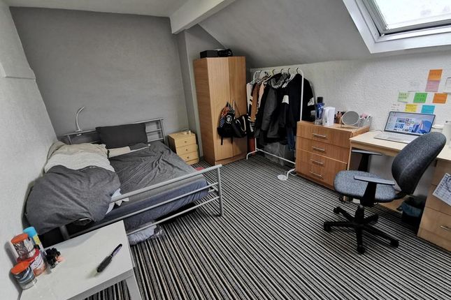 4-bed terraced on Ashville Grove, Leeds, £1,880/mo
