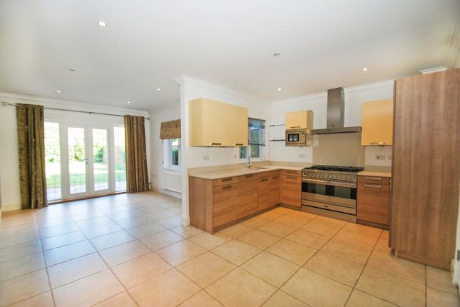 Thumbnail Property to rent in Warwick Road, Beaconsfield, Buckinghamshire