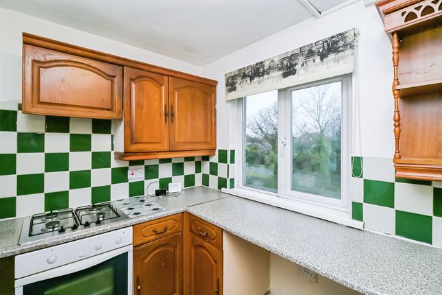 88, Lake View Close, Porthcawl photo 3