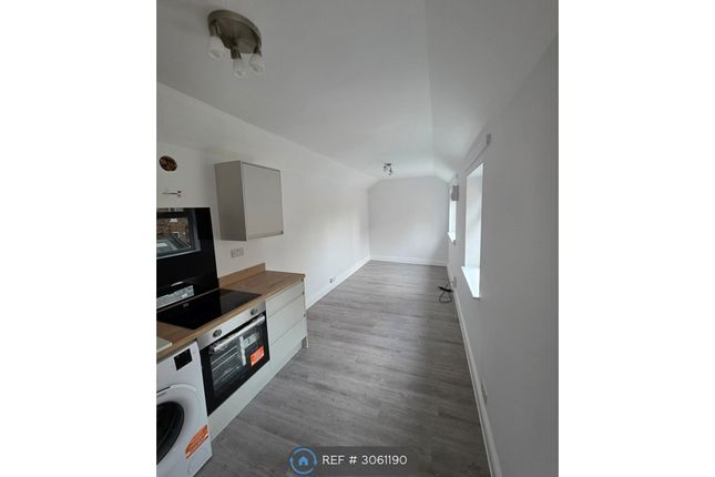 Flat, Wellington St, York photo 3