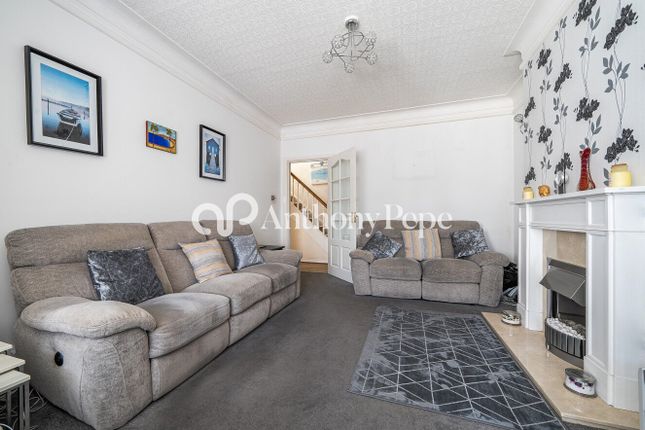 18, Westpole Avenue, Barnet photo 4