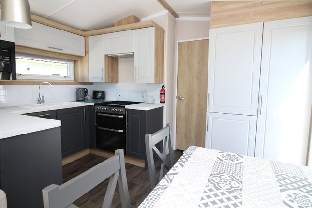 312, Seabreeze, Near Milford On Sea photo 5