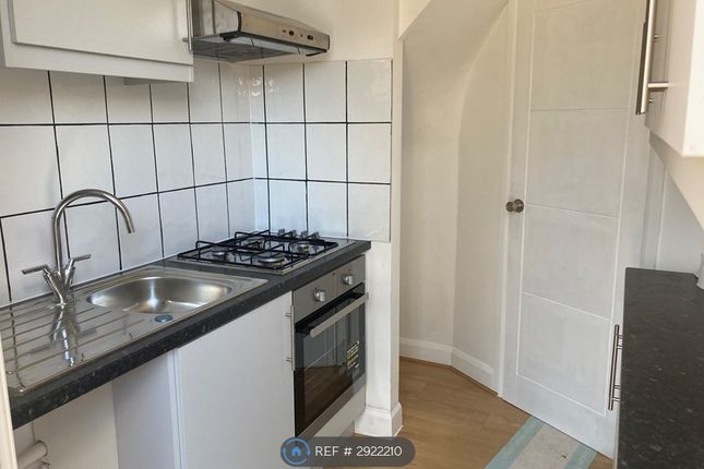 Egham Crescent, Cheam, Sutton photo 4