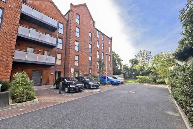 Thumbnail Flat for sale in Otter Way, Yiewsley, West Drayton