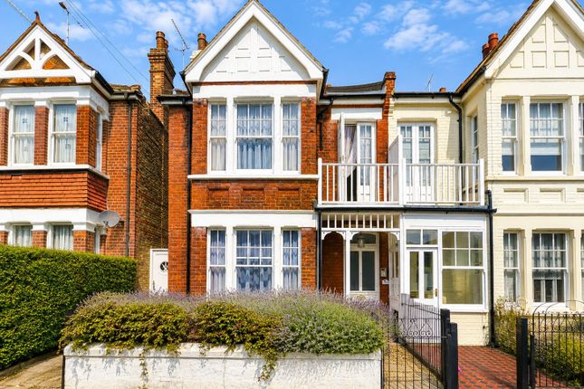 2-bed flat on Pierremont Avenue, Kent, £320,000