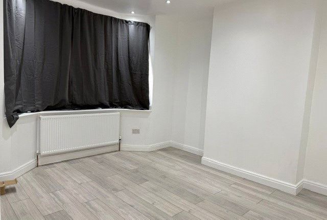 26, Reeves Avenue, London photo 5