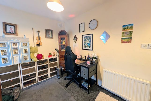 13, Foxlands Close, Staffordshire photo 4