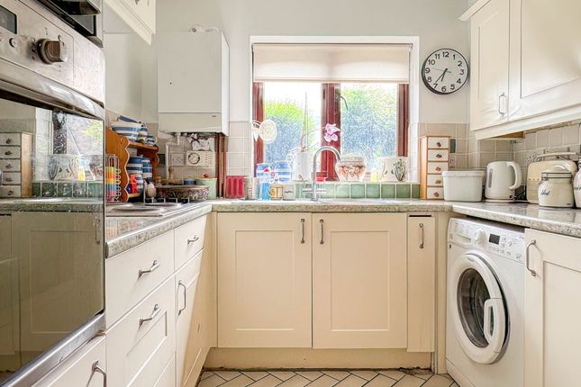 43, Essex Way, Sonning Common photo 3