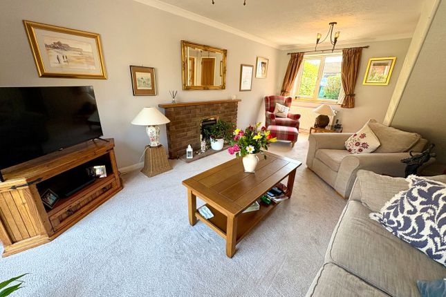 15, Lea Close, Leicester photo 4