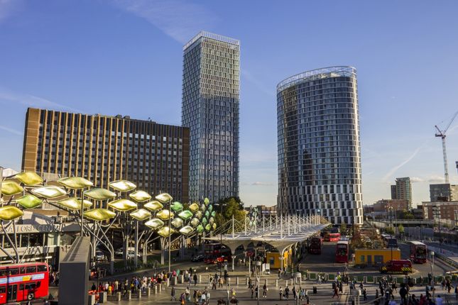 1-bed flat on Flat 36, Stratosphere Tower, London, £450,000